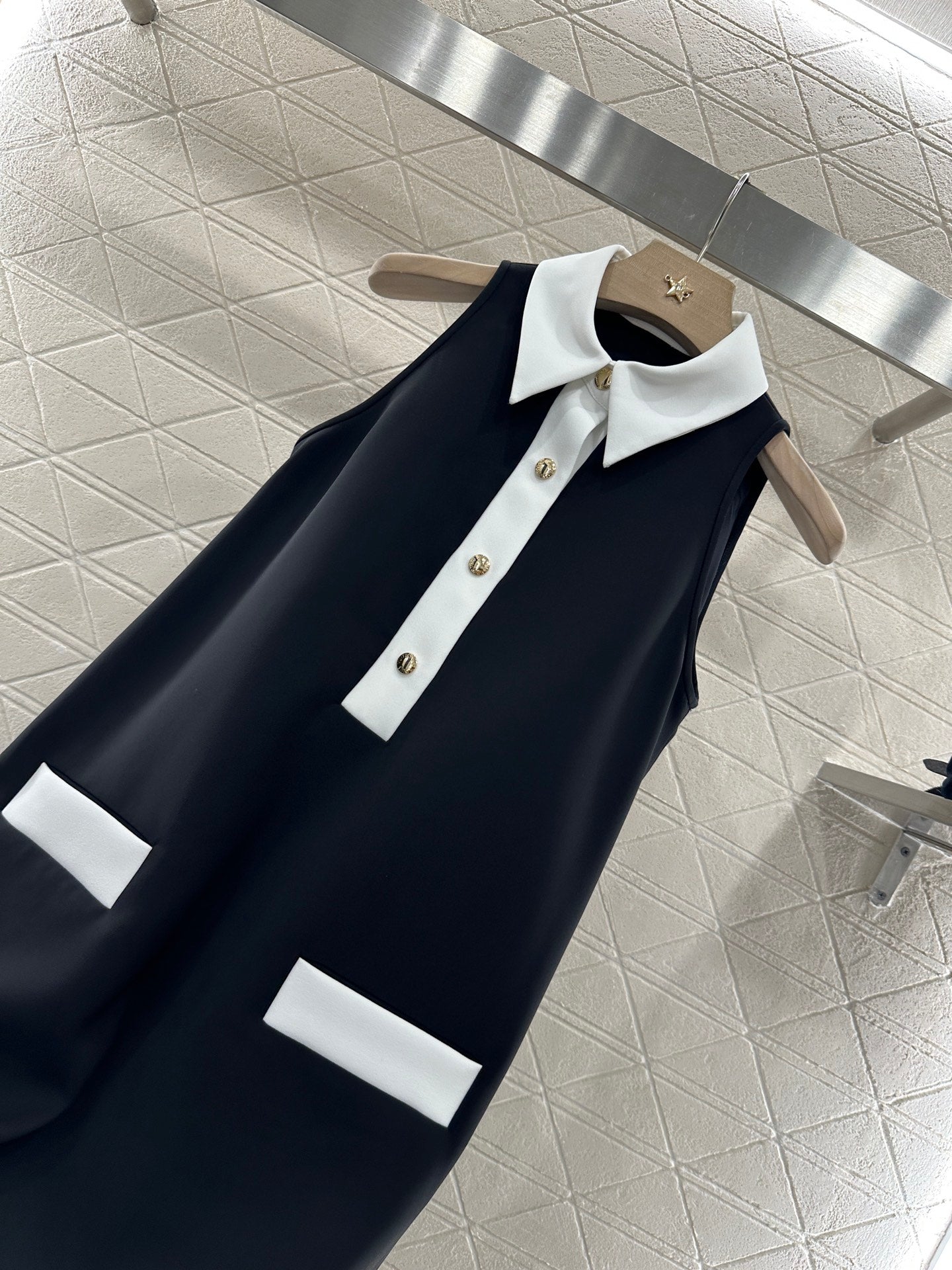 L 25 New Lapel contrast dress