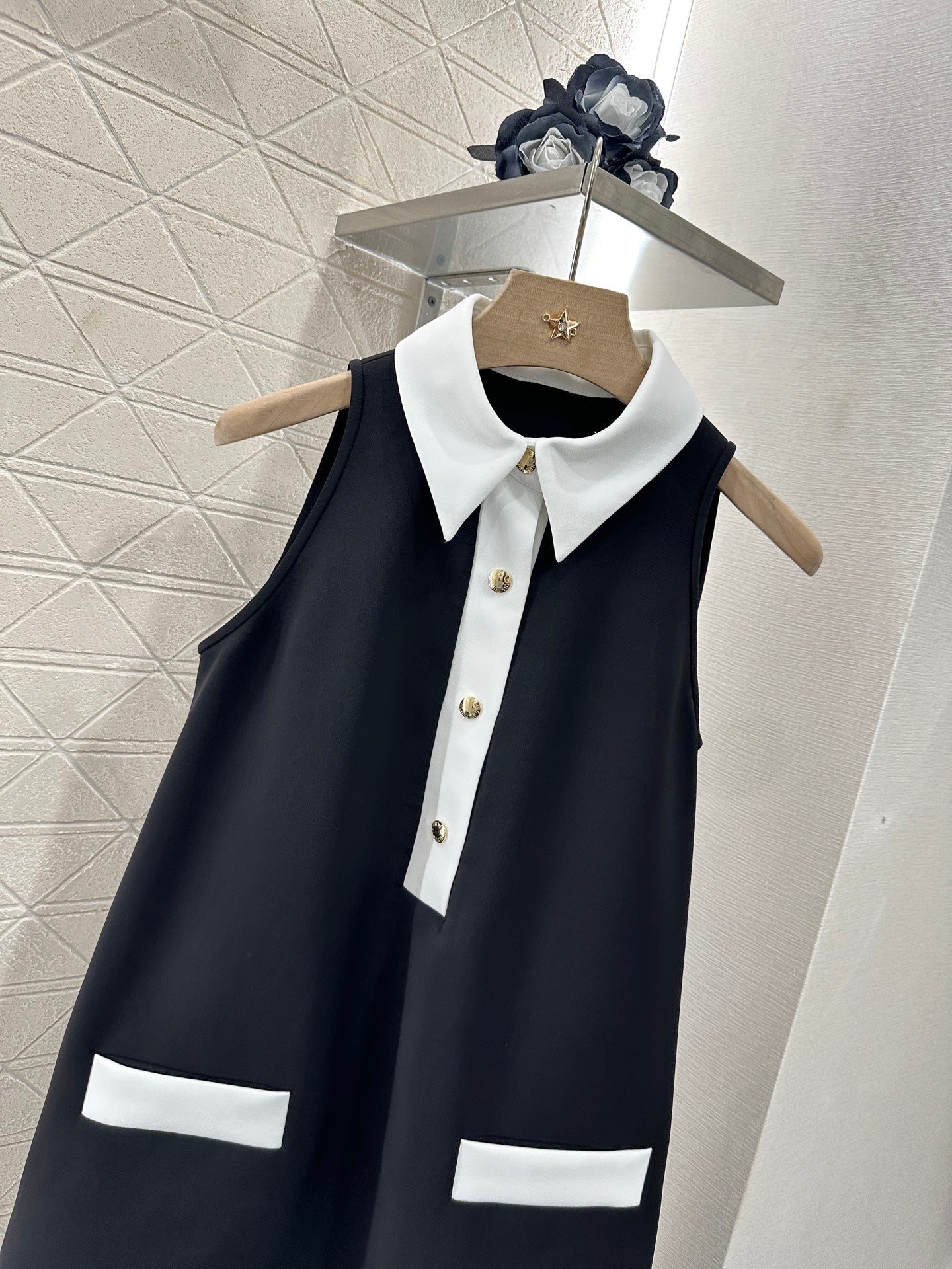 L 25 New Lapel contrast dress