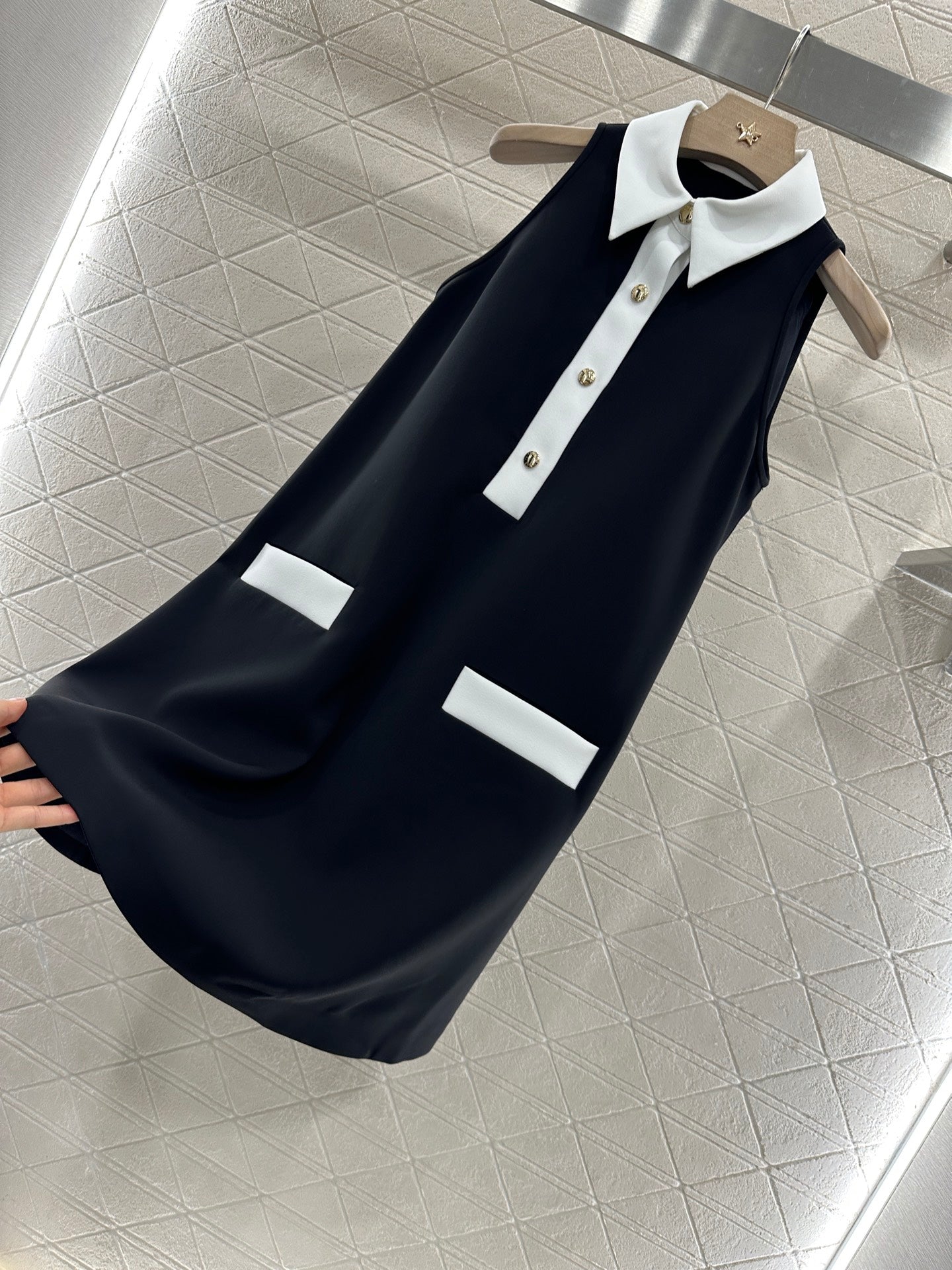 L 25 New Lapel contrast dress