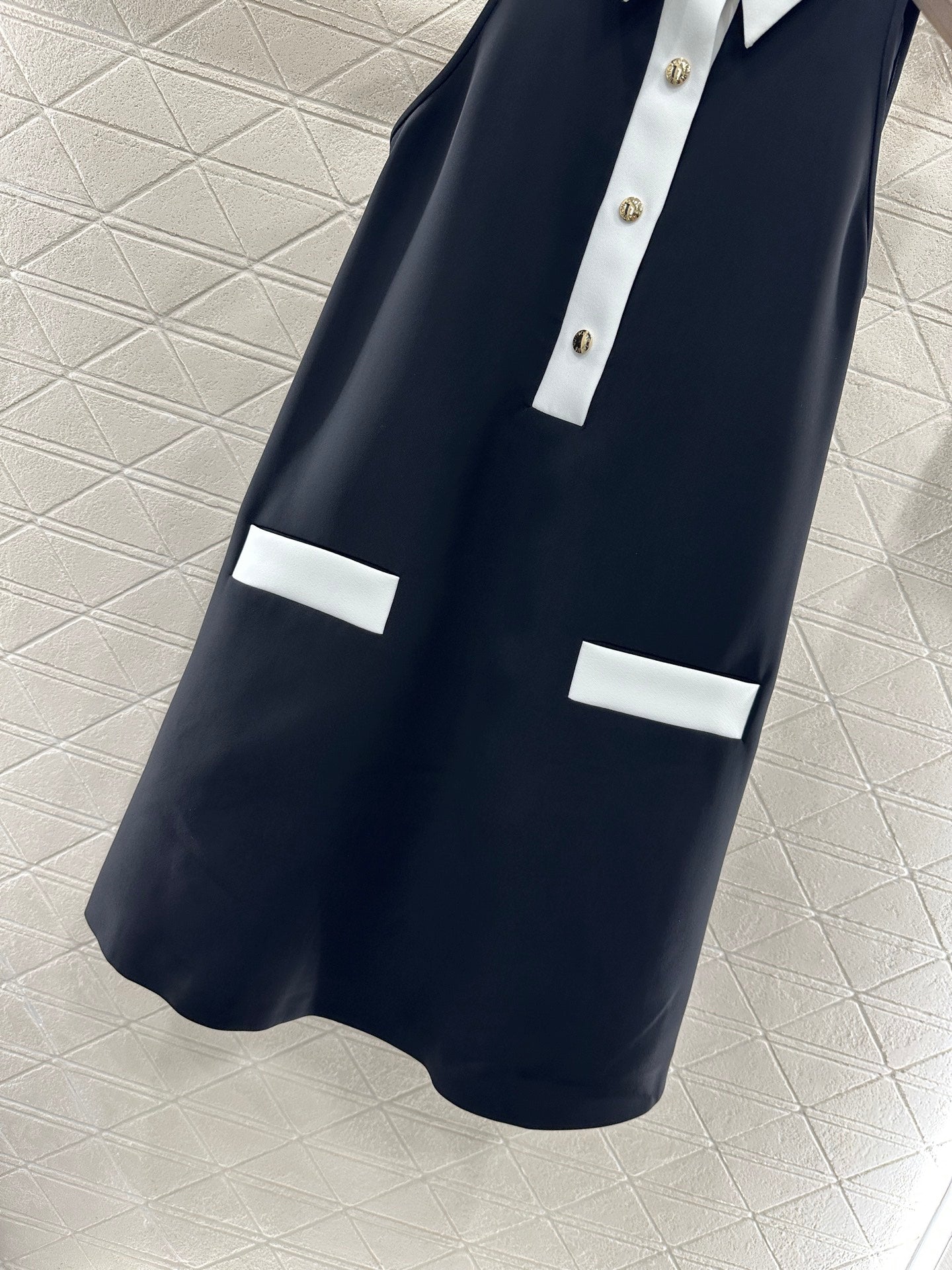 L 25 New Lapel contrast dress