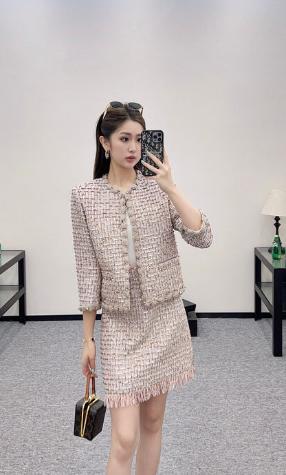 V 25 Round neck, tassels, skirt suits