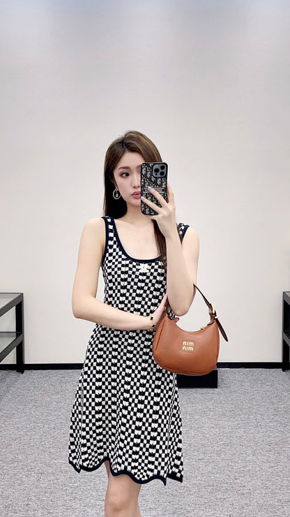CE 25 Slim knitted vest skirt
