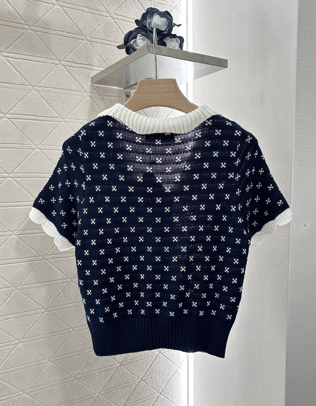 M 25 Contrast color knitted short-sleeved cardigan