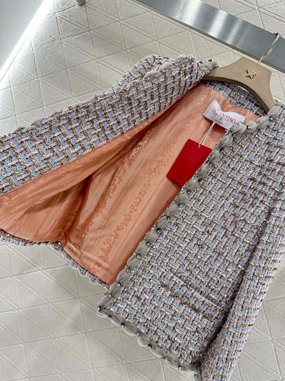 V 25 Round neck, tassels, skirt suits