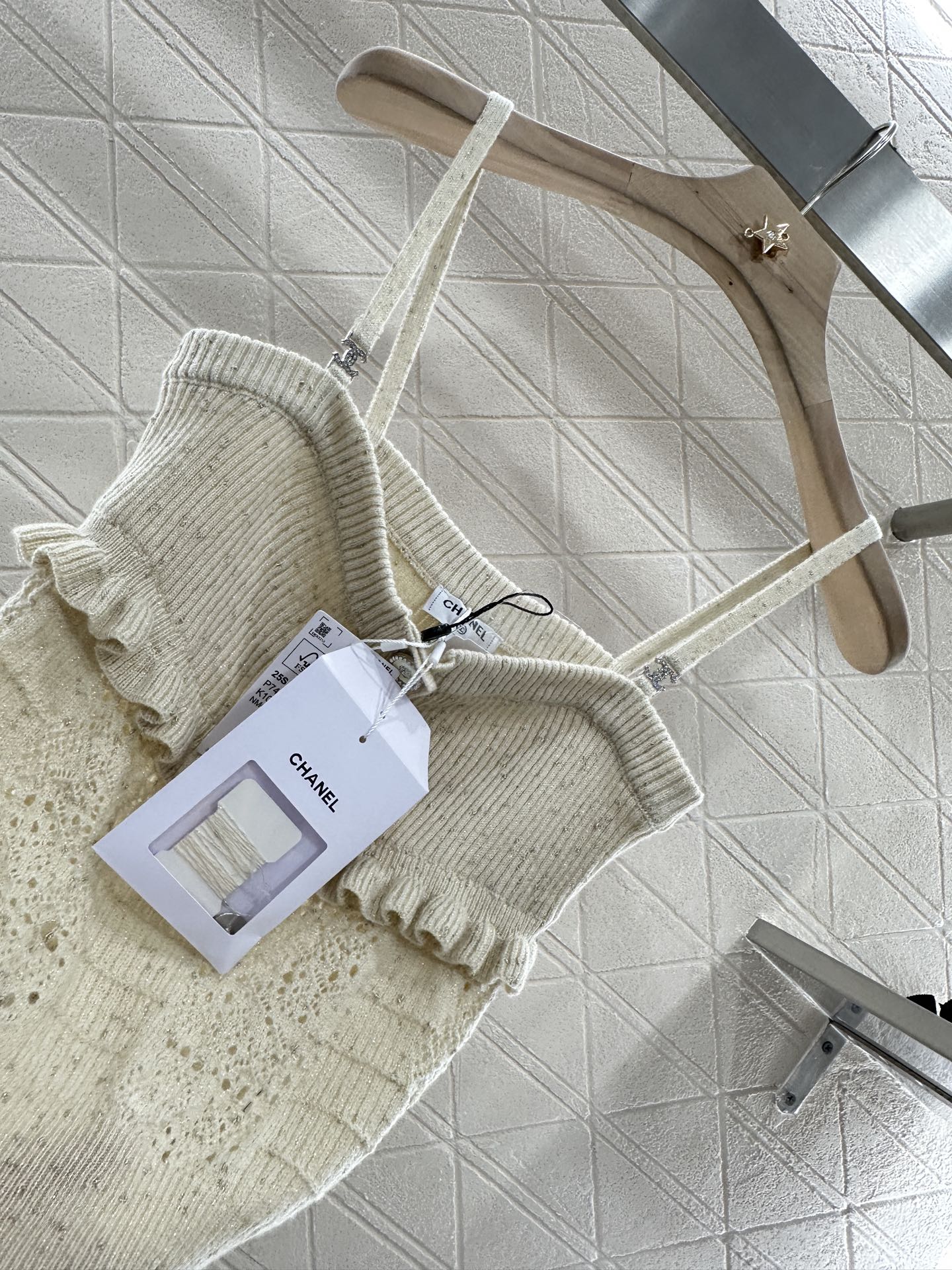 C 25 Knitted layered lace sling
