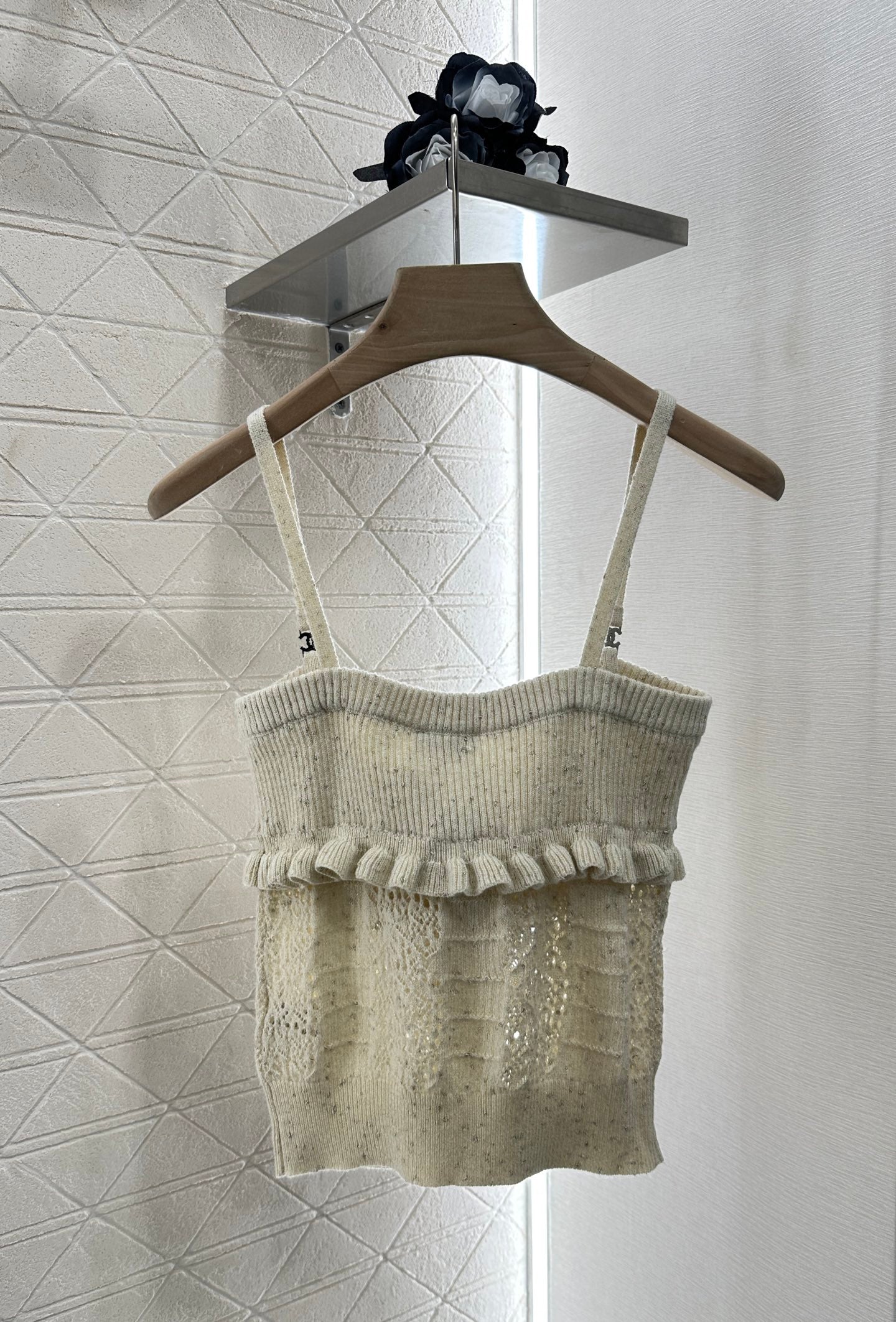 C 25 Knitted layered lace sling