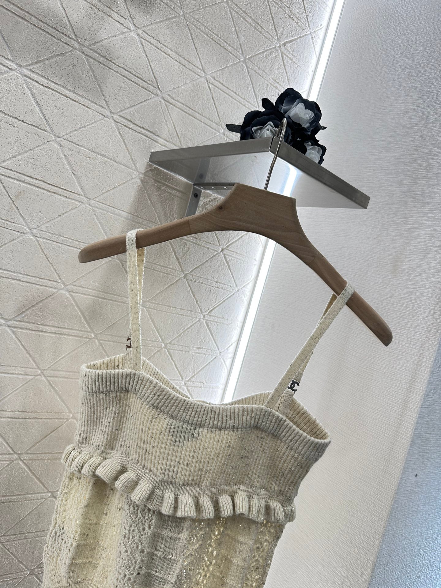 C 25 Knitted layered lace sling