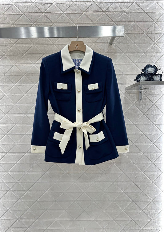 V 25 Lapel, silhouette, belt suit