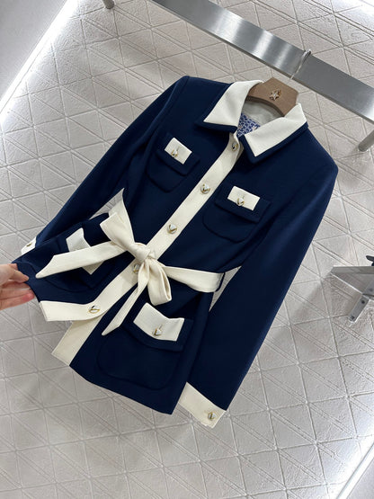 V 25 Lapel, silhouette, belt suit
