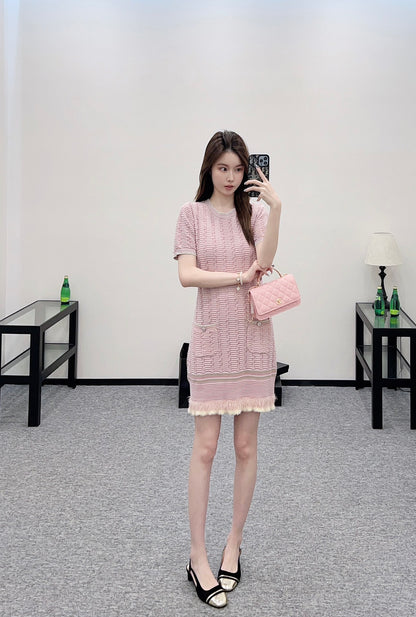 C 25 Flowing tassels contrasting color knitted short-sleeved dress