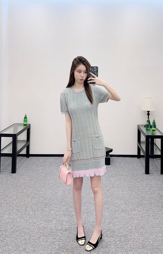 C 25 Flowing tassels contrasting color knitted short-sleeved dress