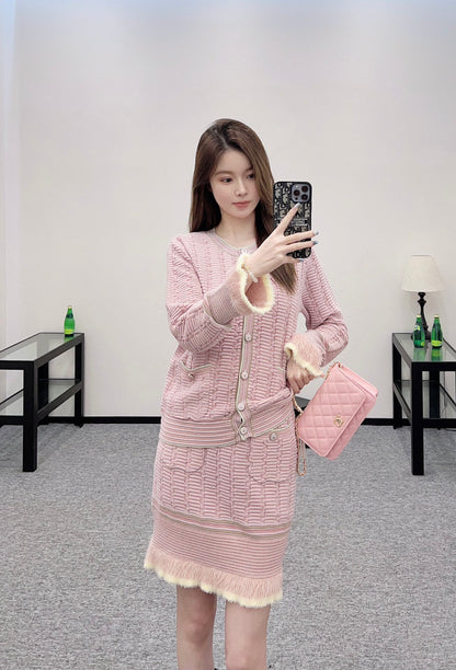 C 25 Contrast color knitted hip skirt