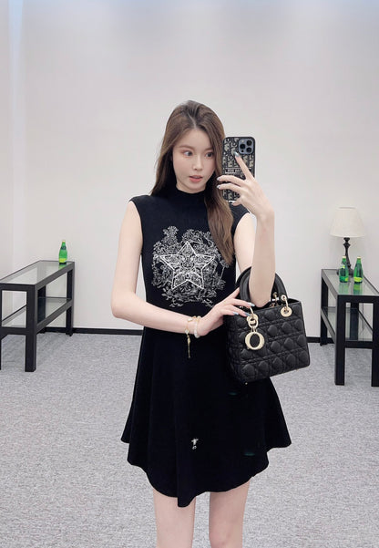 D 2025 Early Autumn New Embroidered Five-pointed Star Knitted Vest Dress(beigi,gray,black)