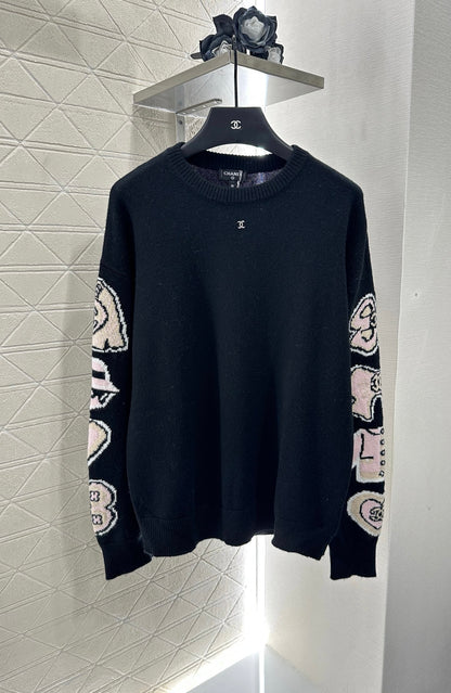 C 25 Comic-patterned crocheted letter knit sweater