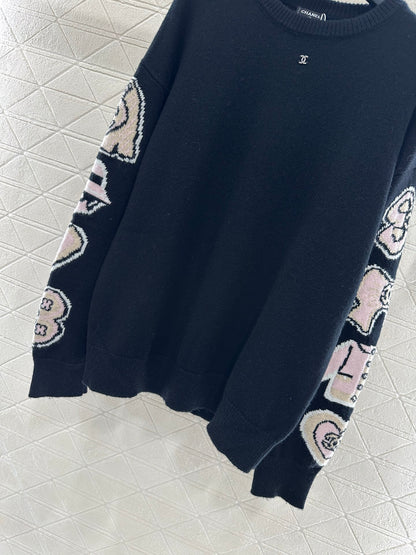 C 25 Comic-patterned crocheted letter knit sweater