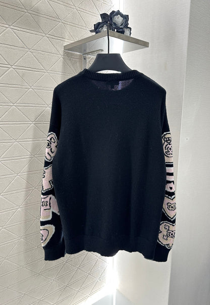 C 25 Comic-patterned crocheted letter knit sweater