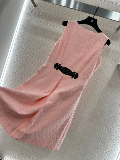 L 25 Embroidered waist-cinching sleeveless dress