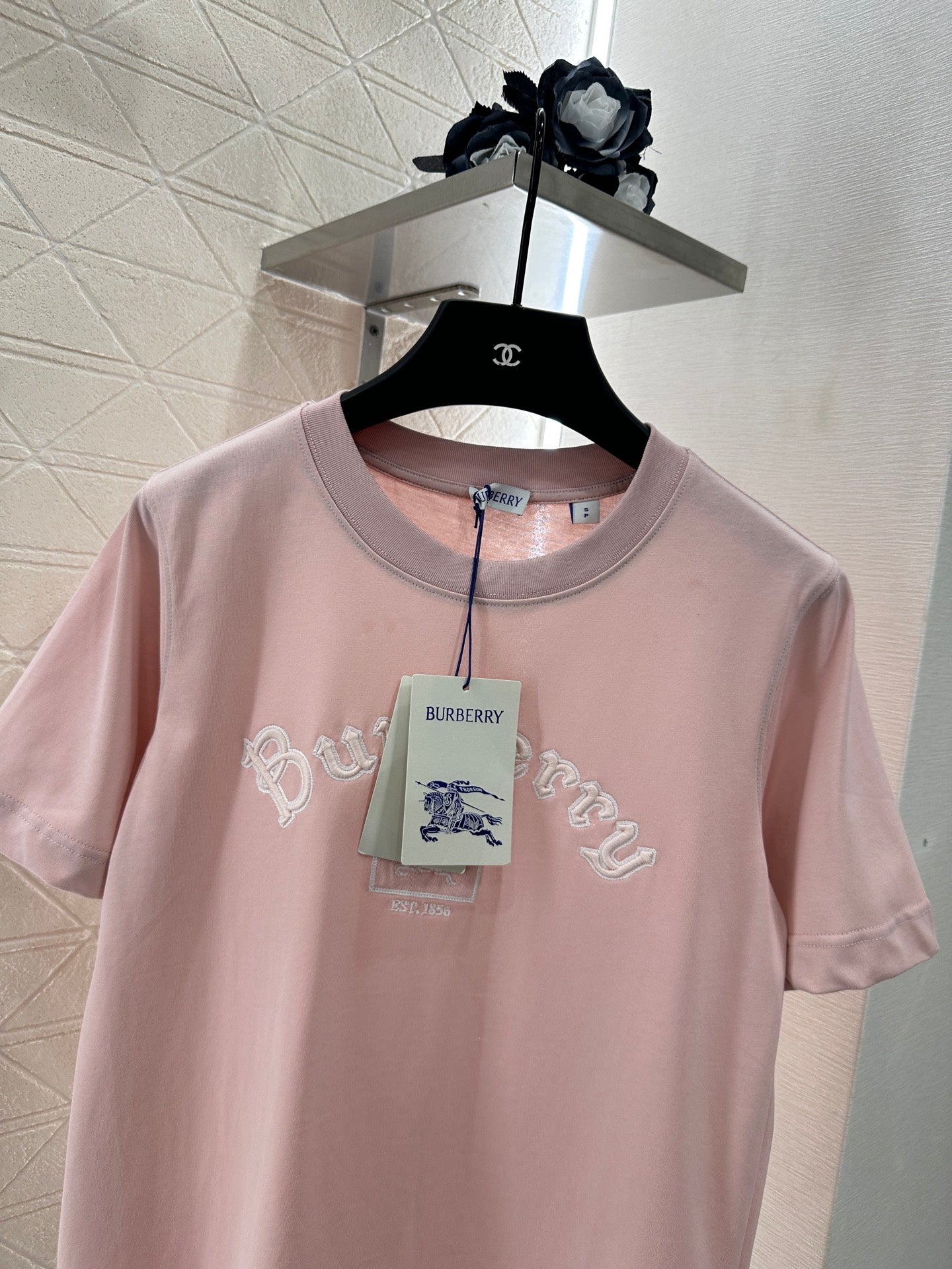 BU 25 Round-neck embroidered warhorse 𝑇𝑒𝑒
