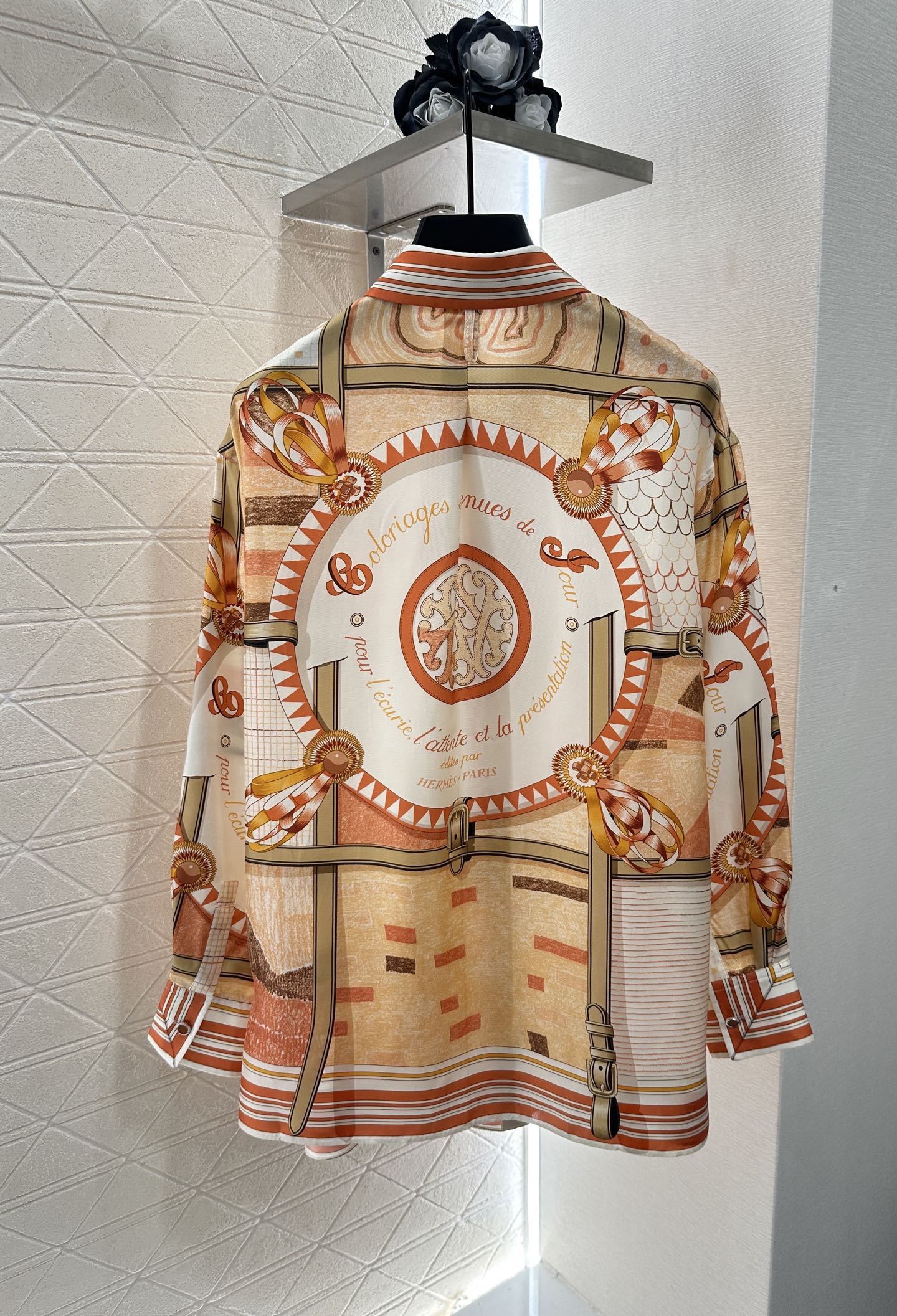 H 25 Color-blocked oversized silk shirt