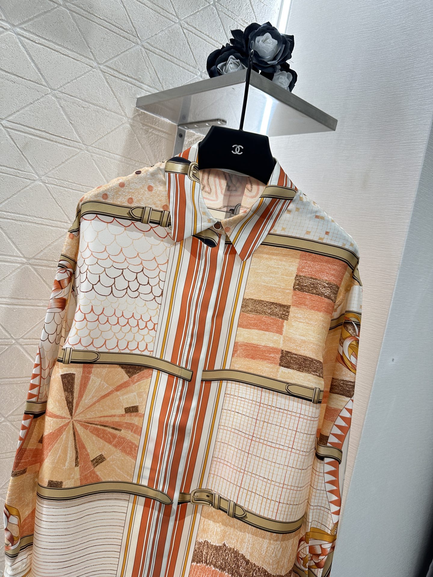 H 25 Color-blocked oversized silk shirt