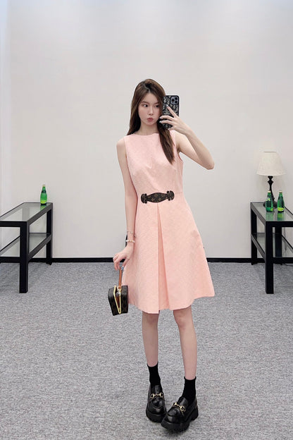 L 25 Embroidered waist-cinching sleeveless dress