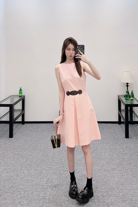 L 25 Embroidered waist-cinching sleeveless dress