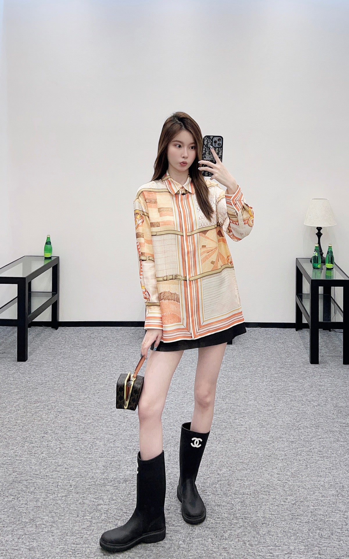 H 25 Color-blocked oversized silk shirt