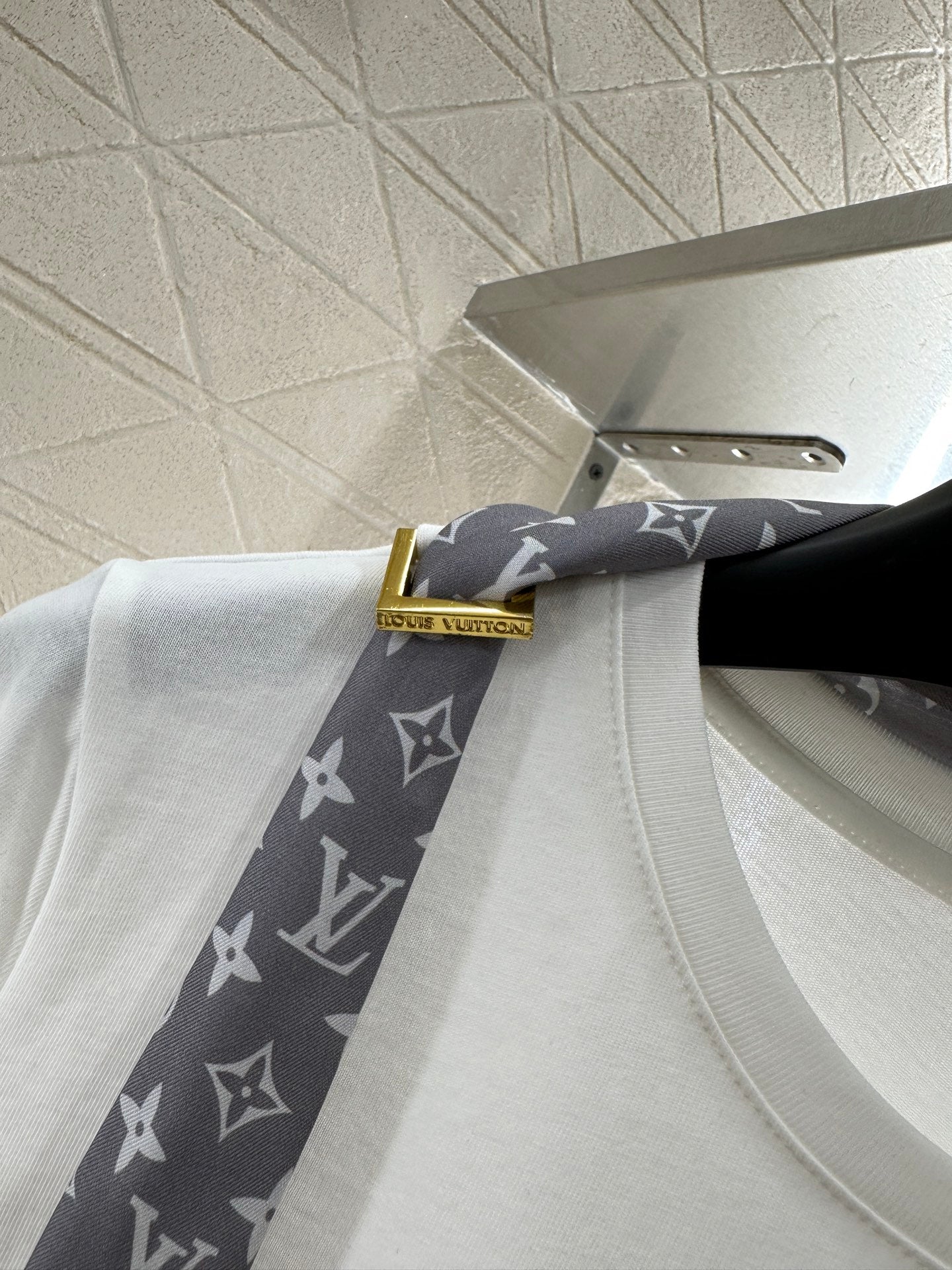 L 25 Round neck silk scarf chain𝑇𝑒𝑒