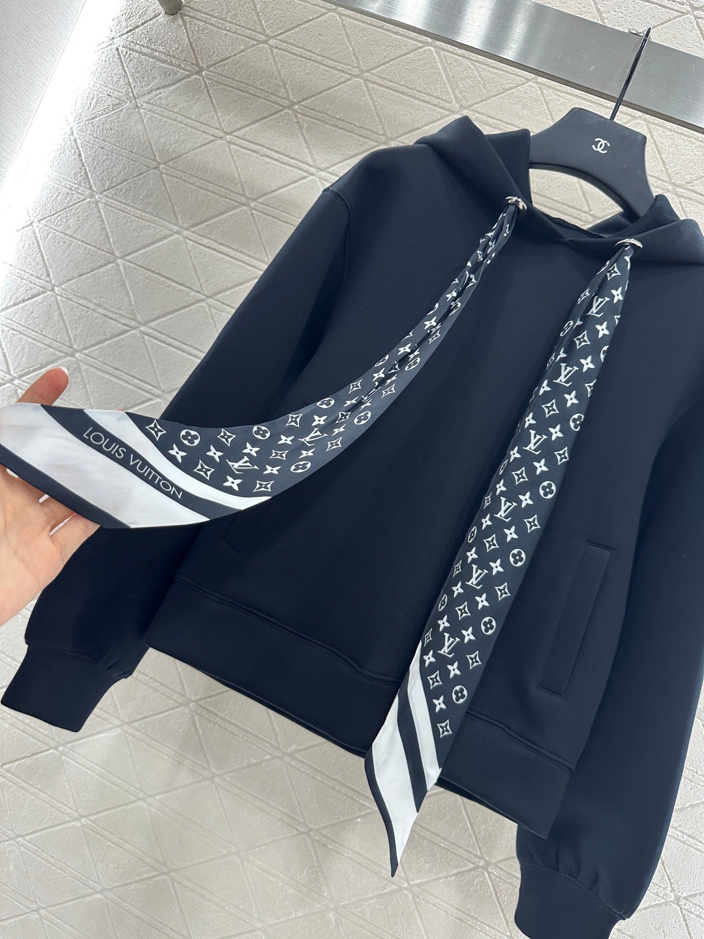 L 25 Hooded silk scarf sweatshirt skirt set