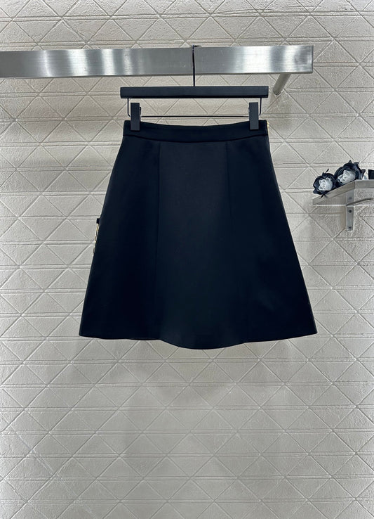 L 25 Simple necklace-embellished skirt