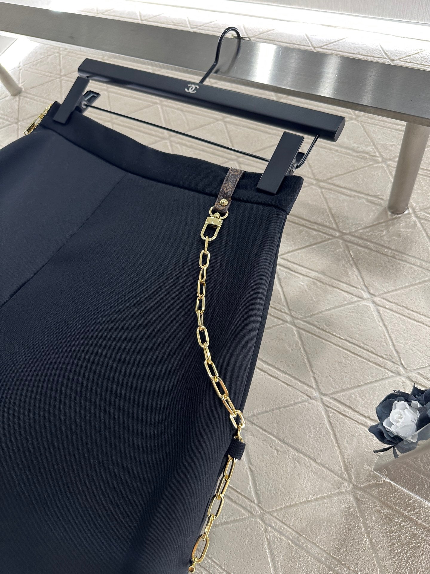 L 25 Simple necklace-embellished skirt
