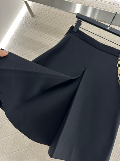 L 25 Simple necklace-embellished skirt