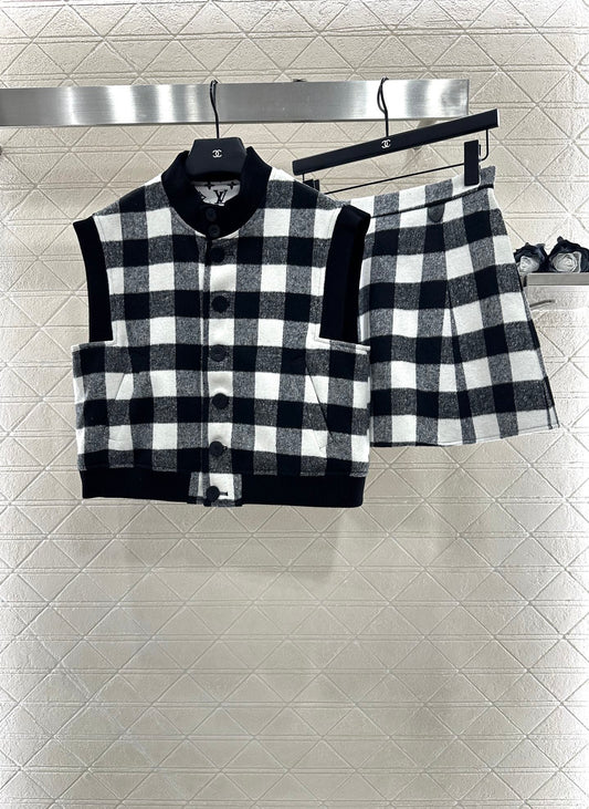 L 25 Checkered Brushed Vest and Skirt Set