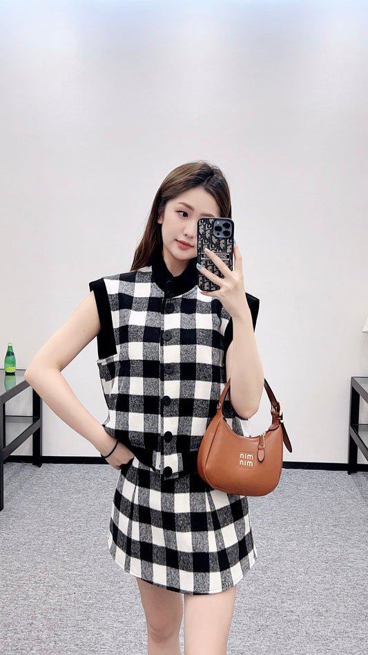 L 25 Checkered Brushed Vest and Skirt Set