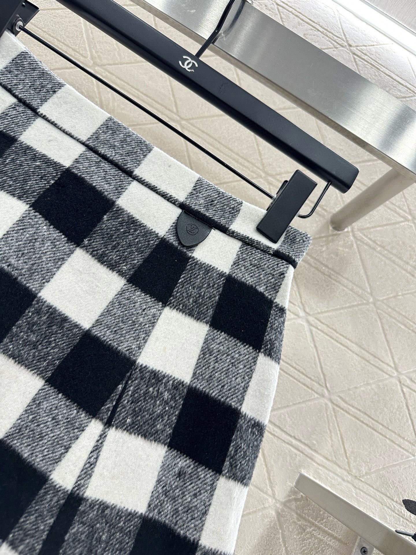 L 25 Checkered Brushed Vest and Skirt Set