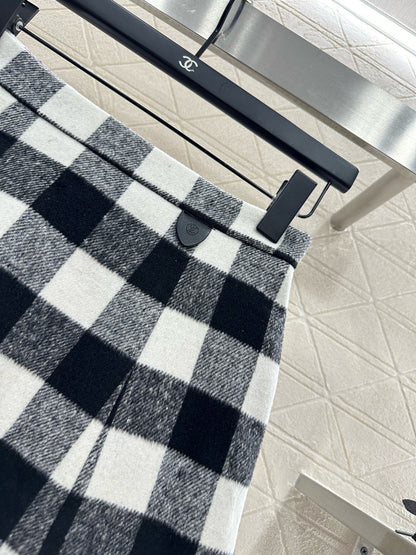 L 25 Checkered Brushed Vest and Skirt Set