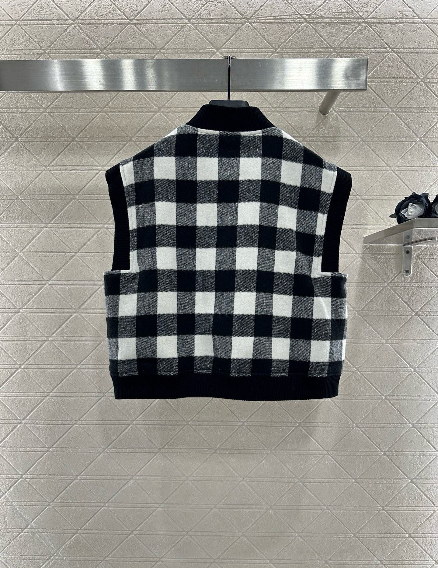 L 25 Checkered Brushed Vest and Skirt Set