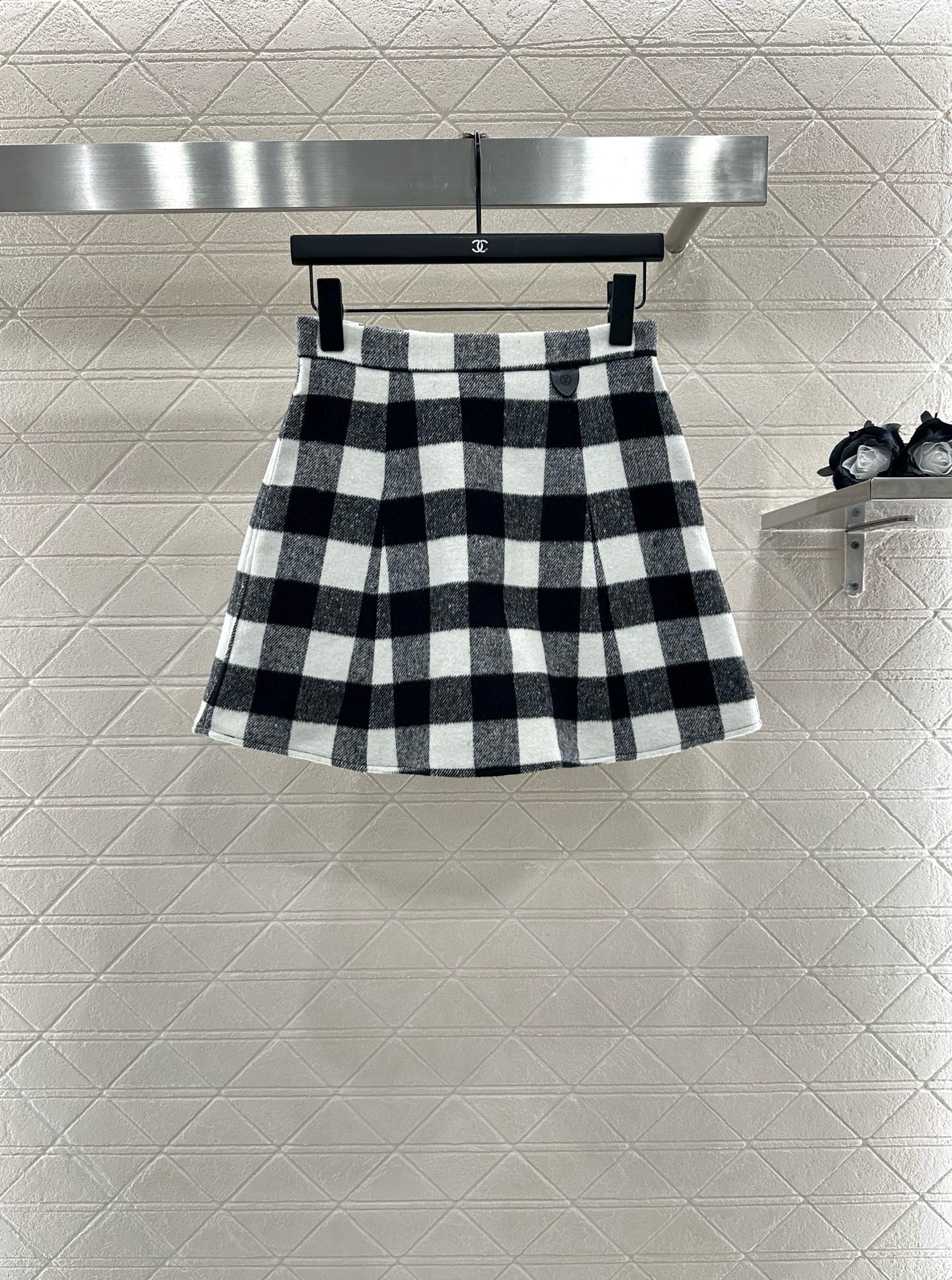 L 25 Checkered Brushed Vest and Skirt Set