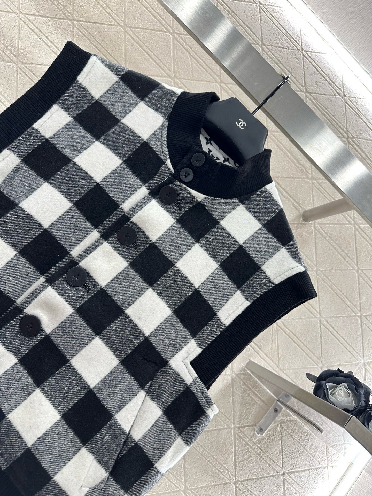 L 25 Checkered Brushed Vest and Skirt Set