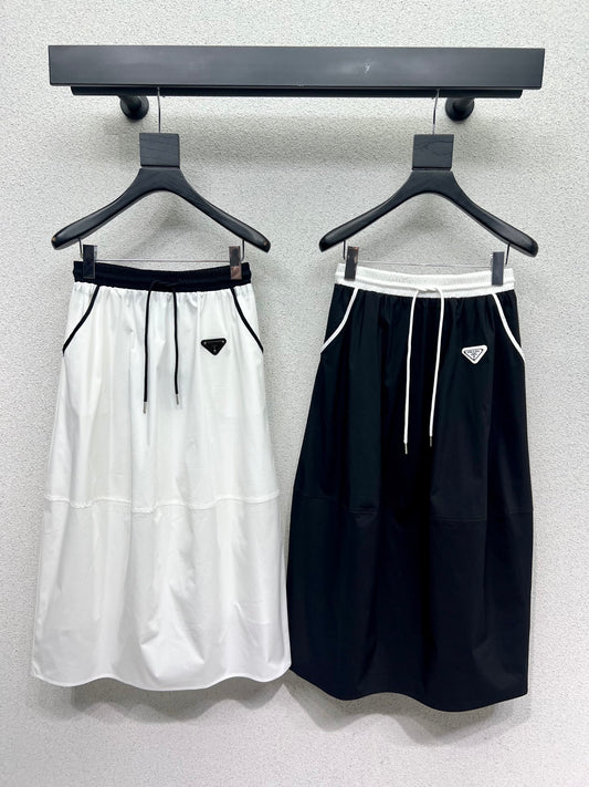 P 25 Triangle label elastic waist half skirt