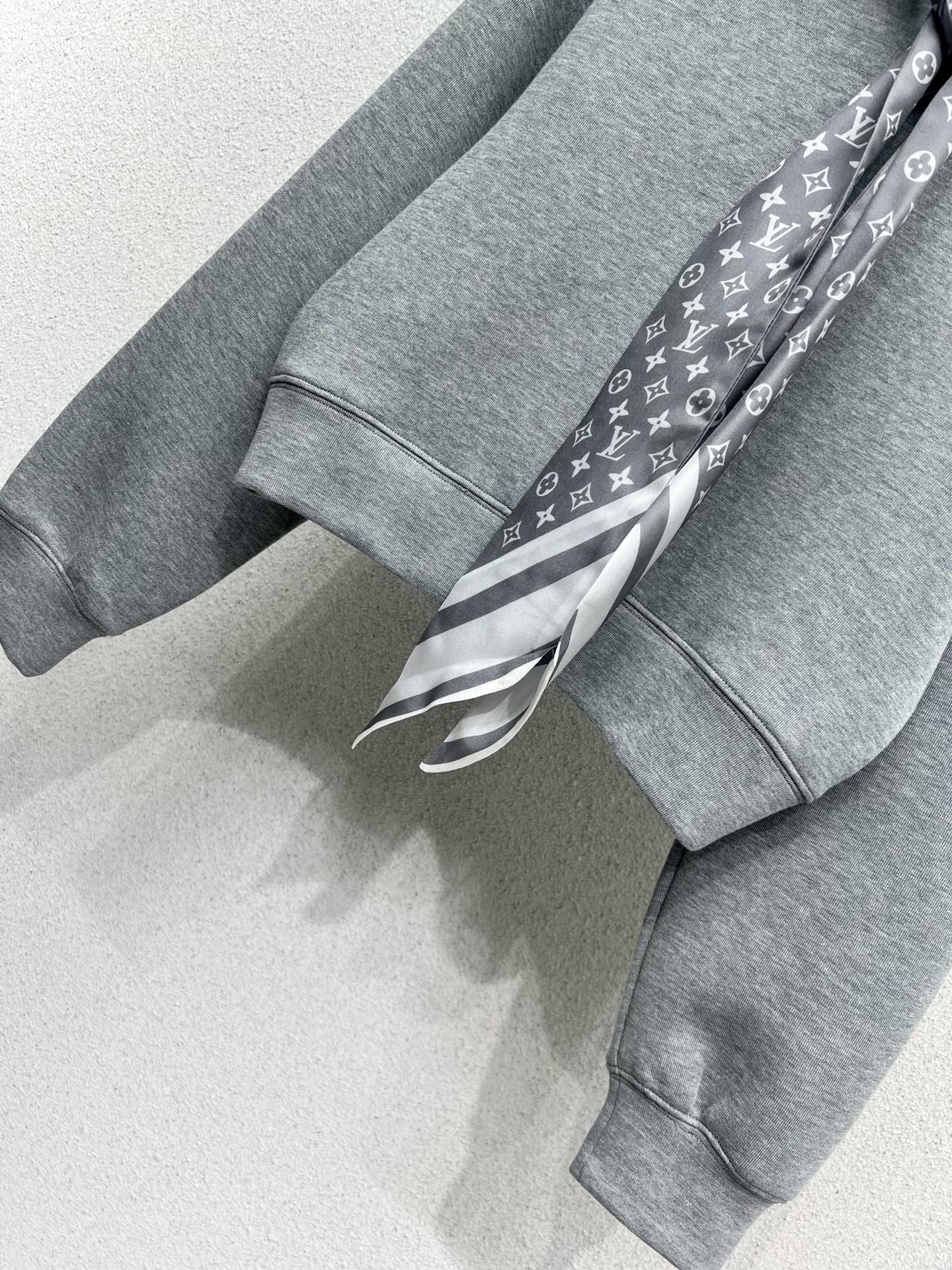L 25 Hooded silk scarf sweatshirt skirt set