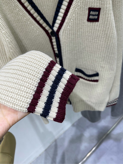 M 25Ss apricot red edged V-neck cardigan