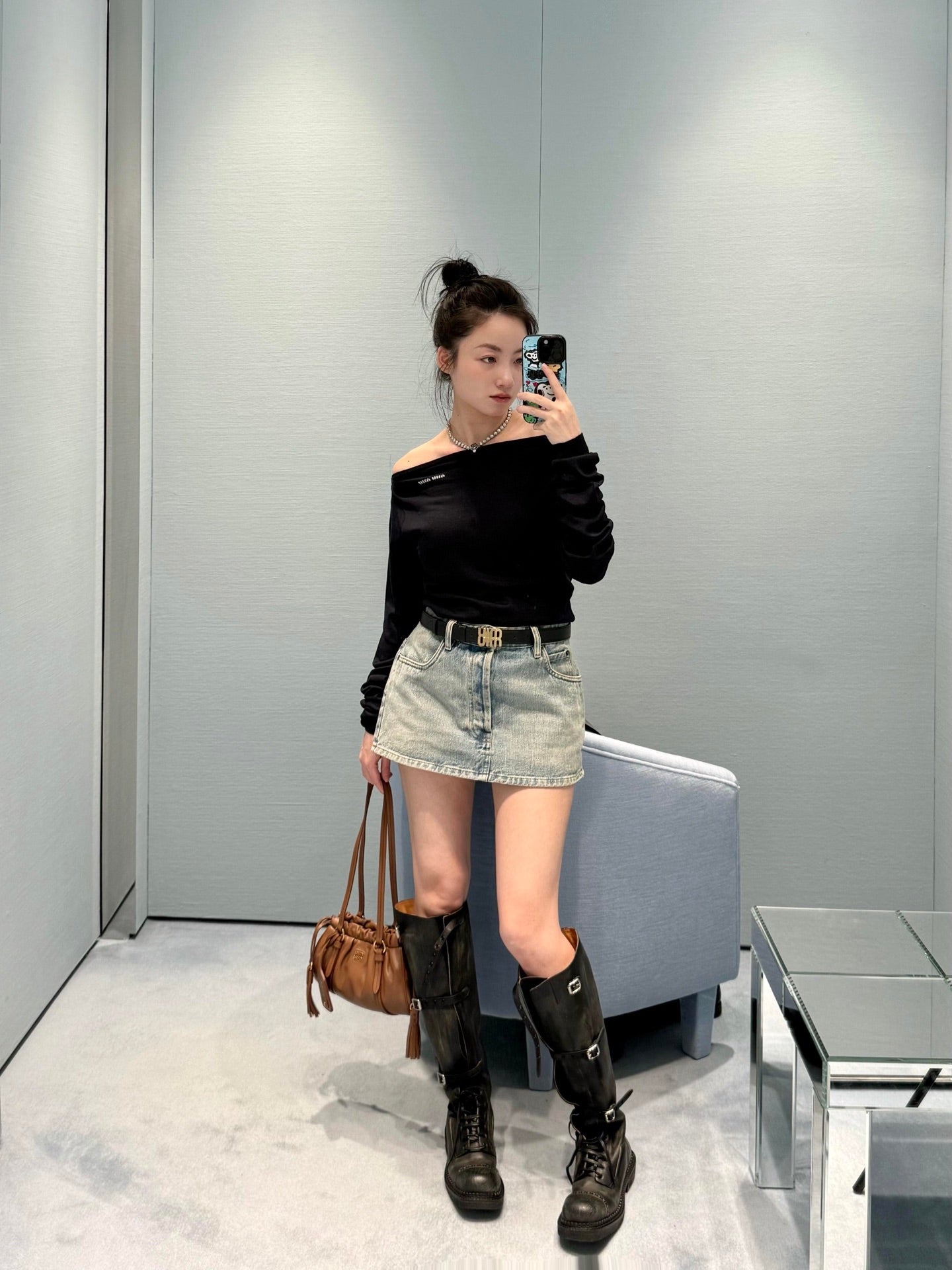 M 25 navy blue long-sleeved sweater with one-shoulder collar