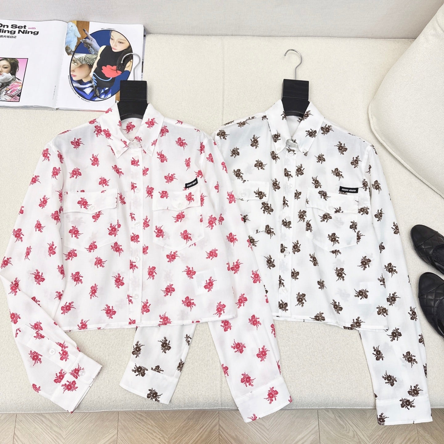 Chemise courte à petites fleurs rouges style pastoral pour les vacances, début d'automne, M 25Ss 