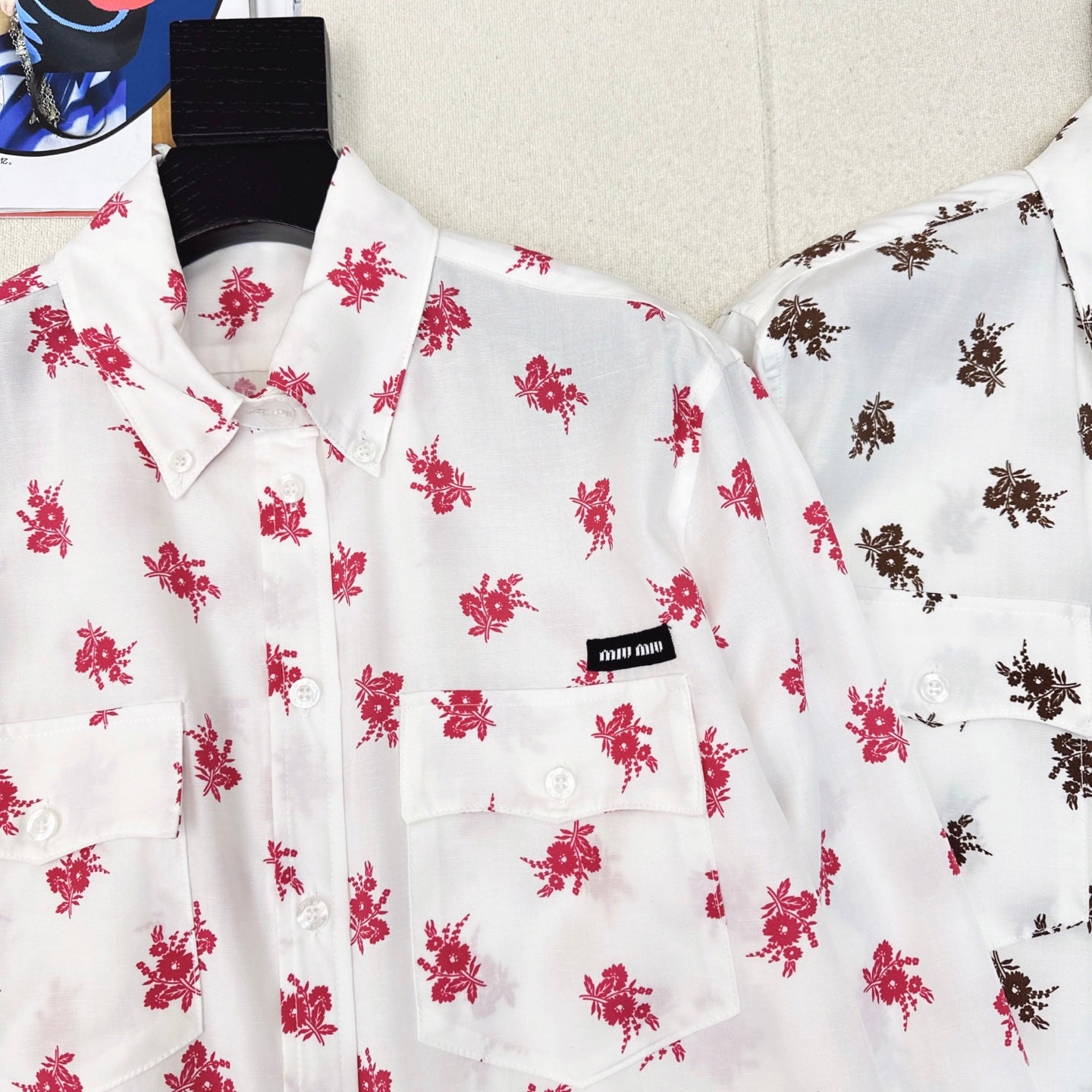 Chemise courte à petites fleurs rouges style pastoral pour les vacances, début d'automne, M 25Ss 