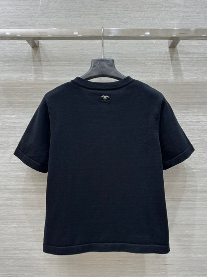 C 25 nouveaux produits, j'adore le haut à manches courtes en tricot double C 