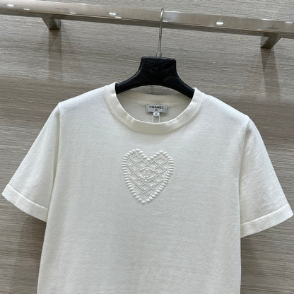 C 25 nouveaux produits, j'adore le haut à manches courtes en tricot double C 
