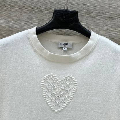 C 25 nouveaux produits, j'adore le haut à manches courtes en tricot double C 