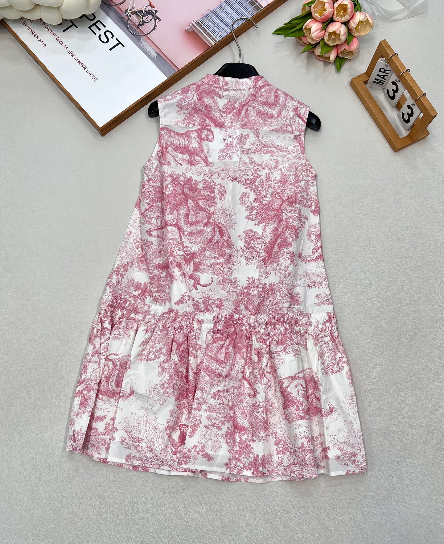 D 25 new style stand-up collar sleeveless printed vest dress.