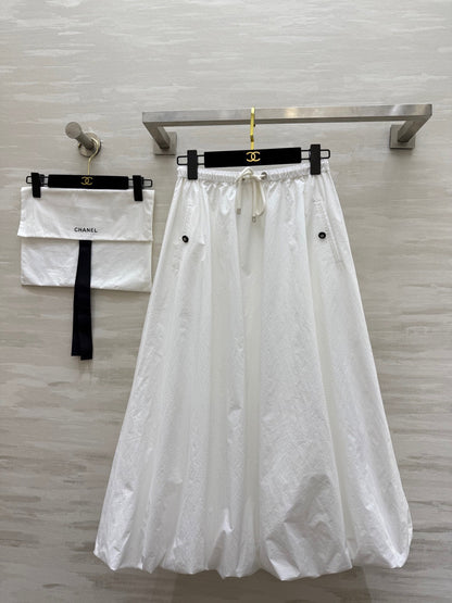 C 25 Medieval Flower Pod Half Skirt (Black & White)